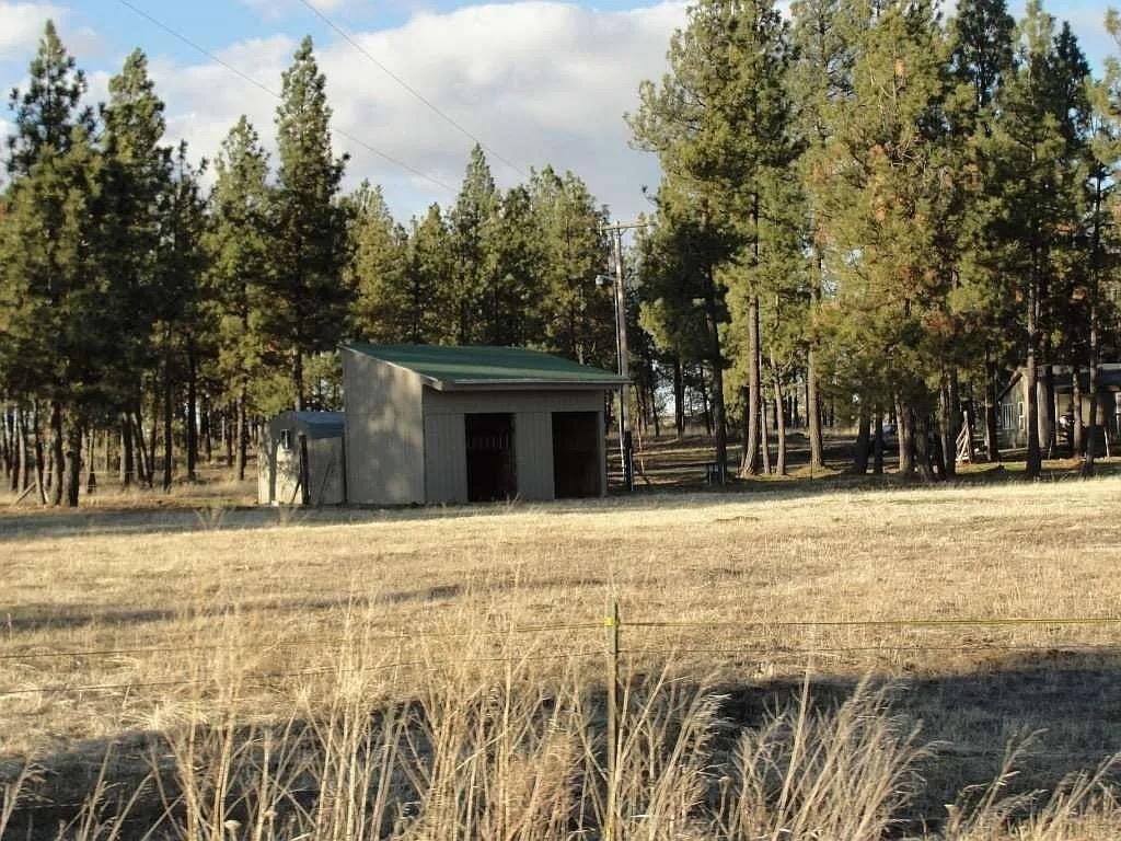 Photo of 29412 W Cornwall Rd, Edwall, WA 99008 (MLS # 202622202)