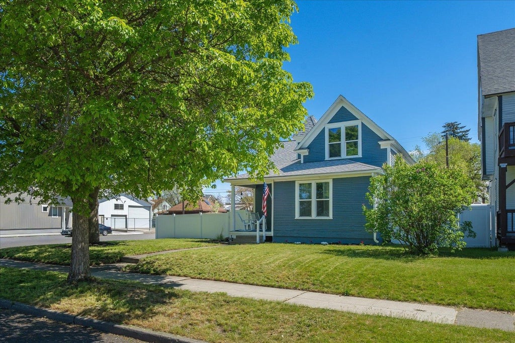 Photo of 2228 N Cincinnati St, Spokane, WA 99207 (MLS # 202623690)