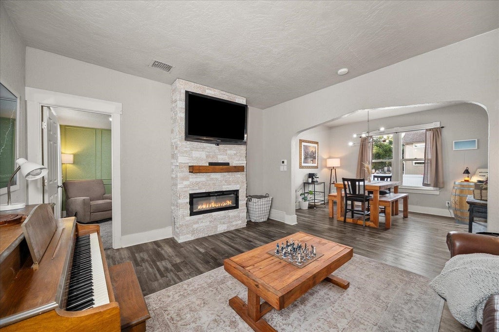 Photo of 2228 N Cincinnati St, Spokane, WA 99207 (MLS # 202623690)