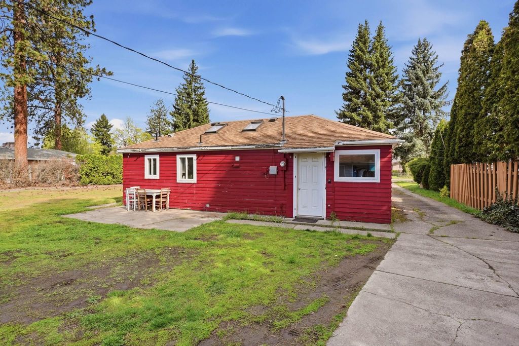 Photo of 4025 W Everett Ave, Spokane, WA 99205 (MLS # 202616529)