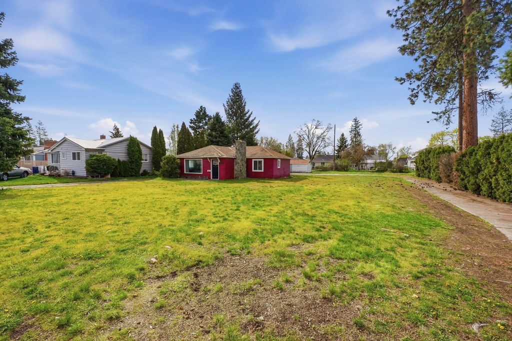 Photo of 4025 W Everett Ave, Spokane, WA 99205 (MLS # 202616529)