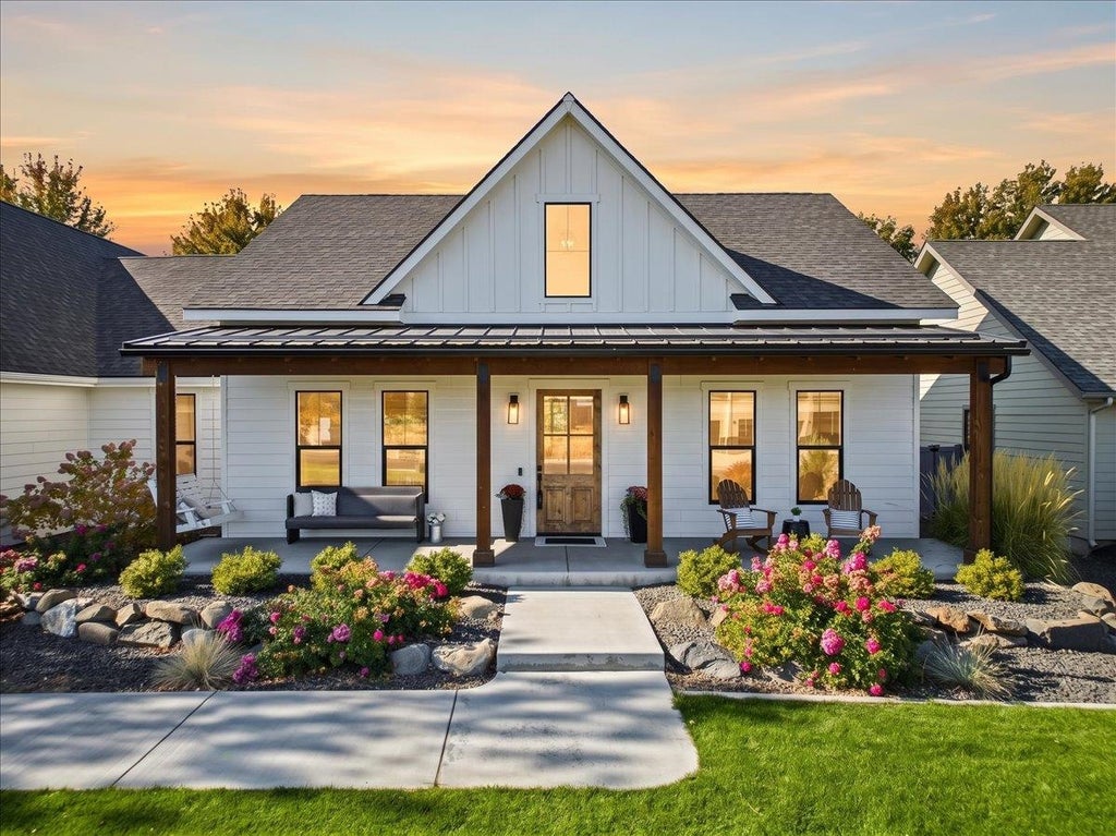 Photo of 5284 S Falcon Point Ct, Spokane, WA 99224 (MLS # 202625913)