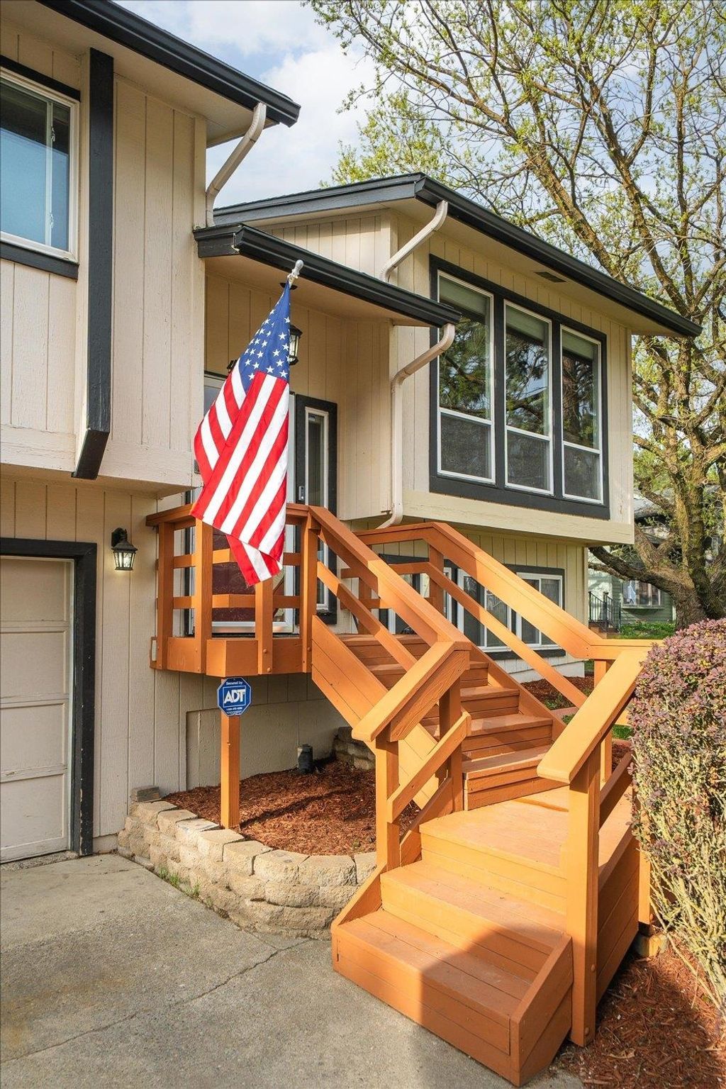 Photo of 4011 E 20th Ave, Spokane, WA 99223 (MLS # 202616127)