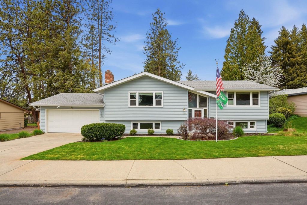 Photo of 4112 W Kathleen Ave, Spokane, WA 99208 (MLS # 202616102)