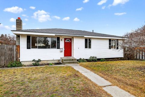 Photo of 710 E North Ave, Spokane, WA 99207 (MLS # 202612210)