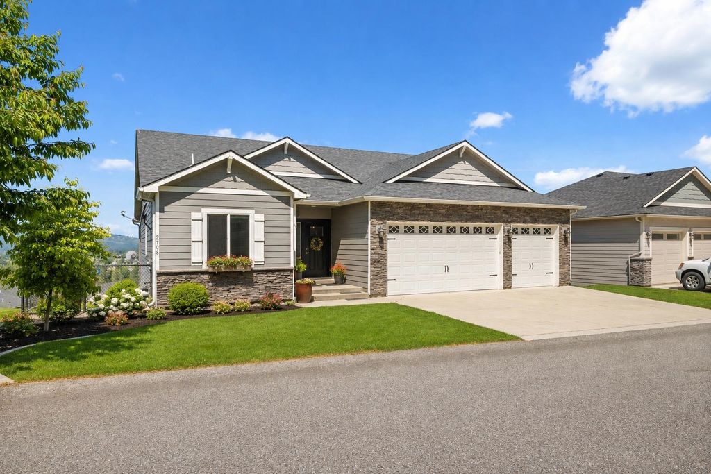 Photo of 2708 S Galway Ln, Spokane Valley, WA 99037 (MLS # 202619237)