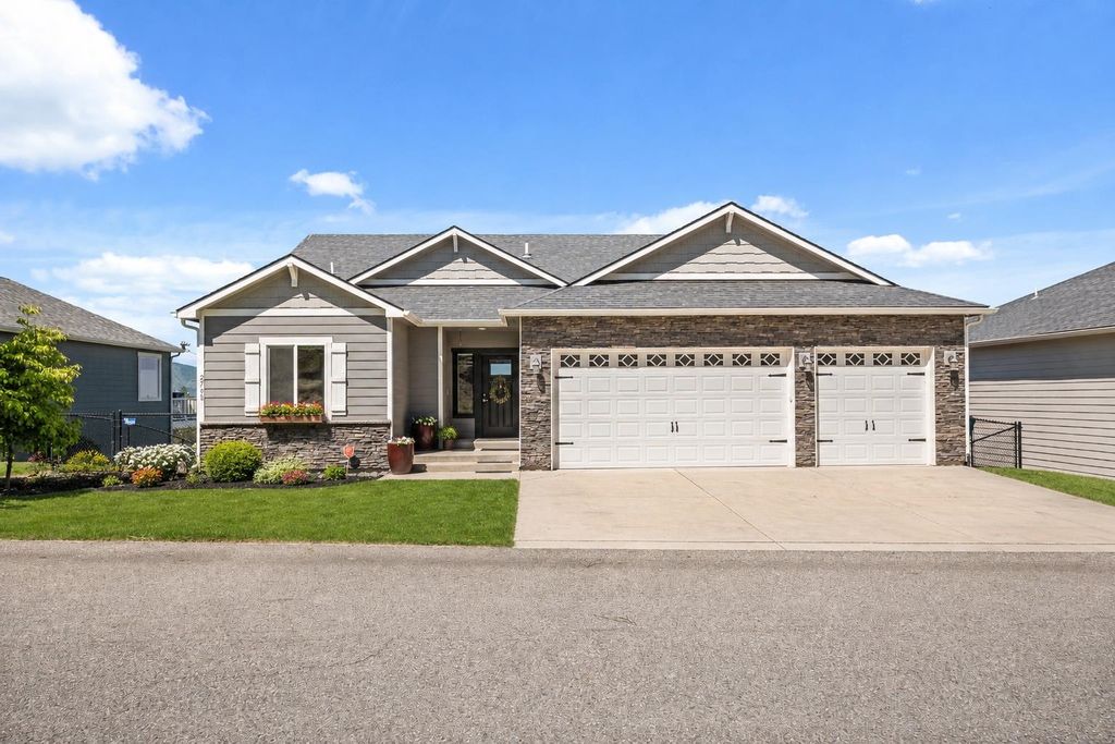Photo of 2708 S Galway Ln, Spokane Valley, WA 99037 (MLS # 202619237)