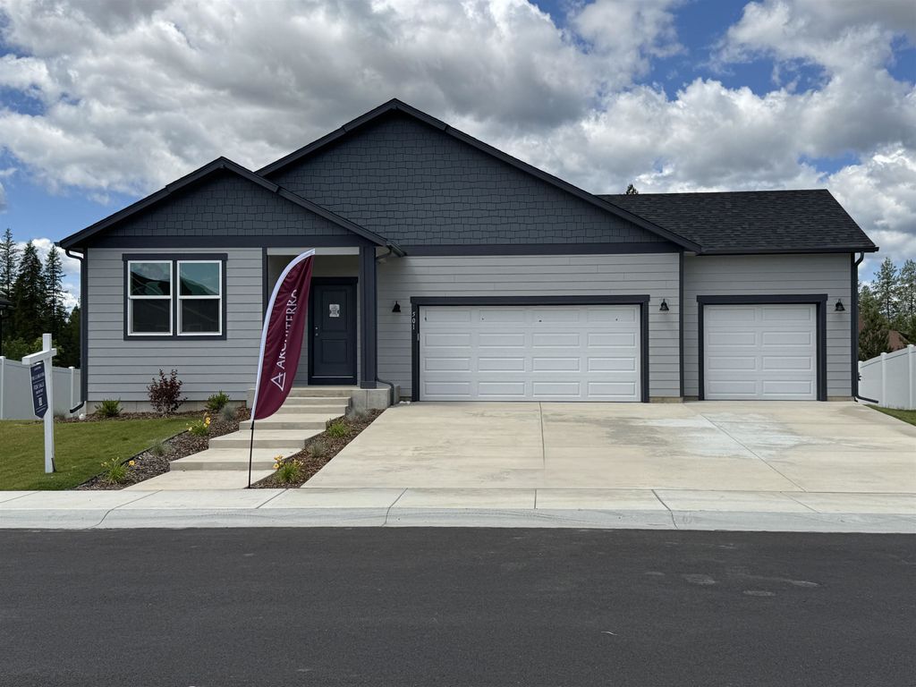 Photo of 501 N ARCADIA Ave, Deer Park, WA 99006 (MLS # 202614525)