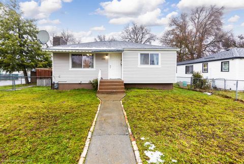 Photo of 2203 E Marshall Ave, Spokane, WA 99207 (MLS # 202527538)