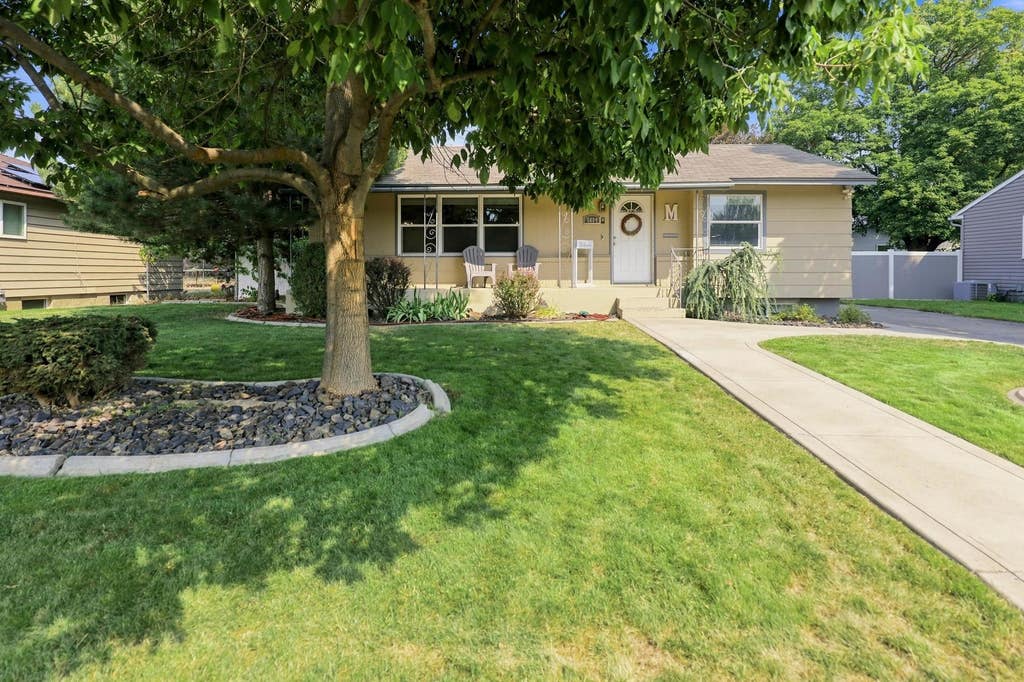 Photo of 5804 N Audubon St, Spokane, WA 99205 (MLS # 202622300)