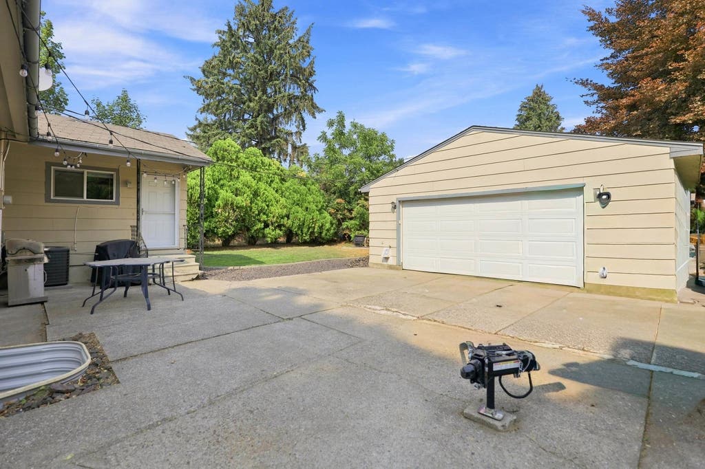 Photo of 5804 N Audubon St, Spokane, WA 99205 (MLS # 202622300)
