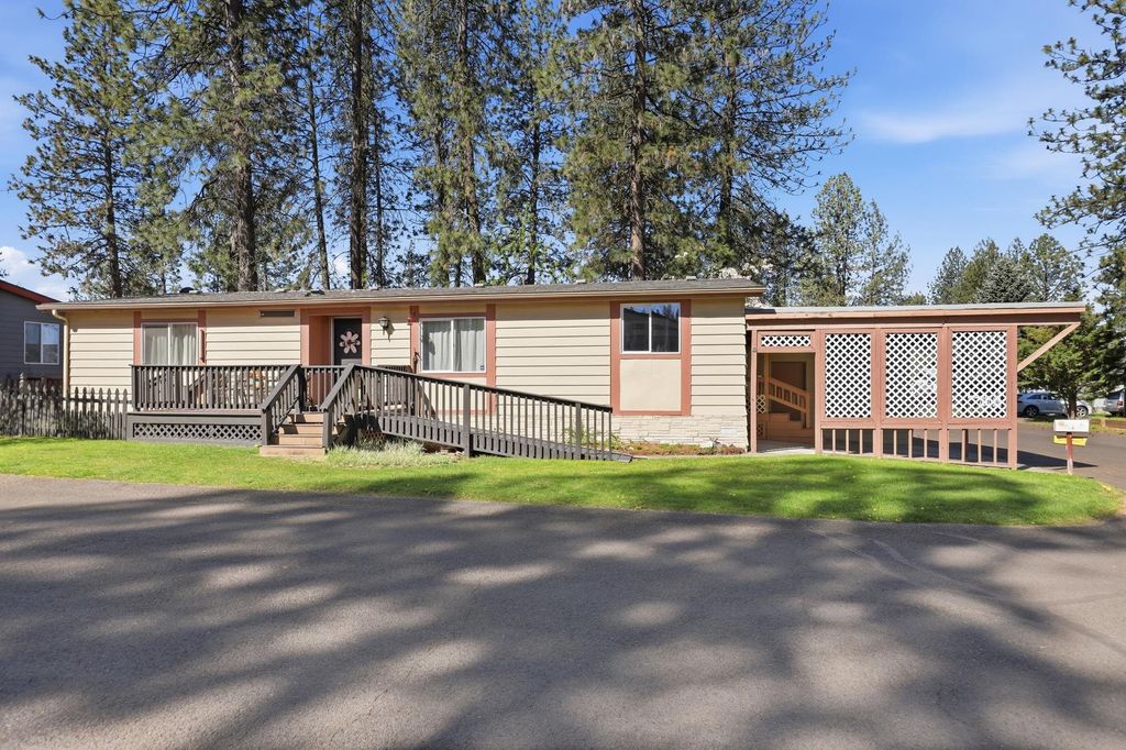 Photo of 3428 E Georgia Pines Ln, Mead, WA 99021 (MLS # 202616516)