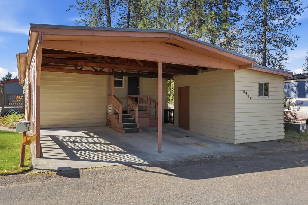 Photo of 3428 E Georgia Pines Ln, Mead, WA 99021 (MLS # 202616516)