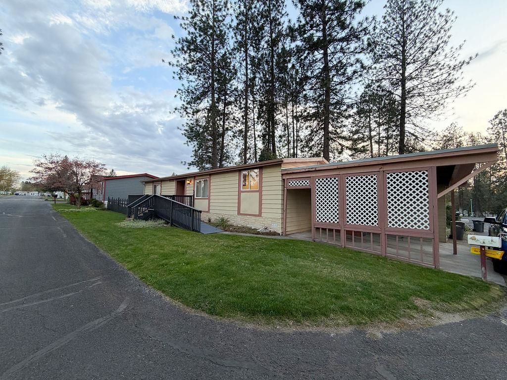 Photo of 3428 E Georgia Pines Ln, Mead, WA 99021 (MLS # 202616516)