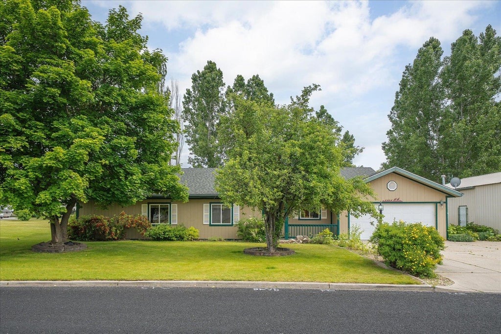 Photo of 1418 E 3rd St, Deer Park, WA 99006 (MLS # 202619175)