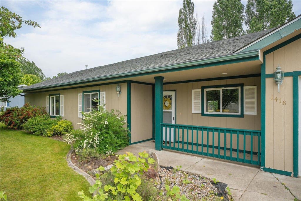 Photo of 1418 E 3rd St, Deer Park, WA 99006 (MLS # 202619175)