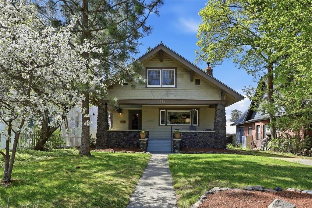Photo of 1424 S Cedar St, Spokane, WA 99203 (MLS # 202615981)