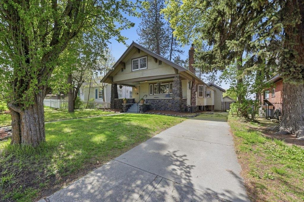 Photo of 1424 S Cedar St, Spokane, WA 99203 (MLS # 202615981)