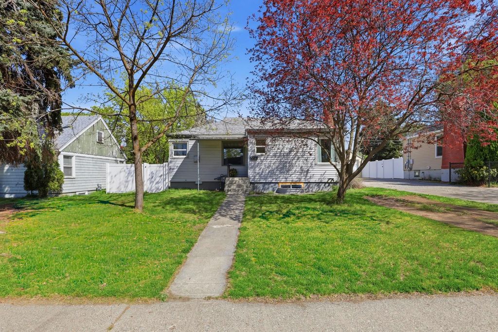 Photo of 2716 W Garland Ave, Spokane, WA 99205 (MLS # 202615989)