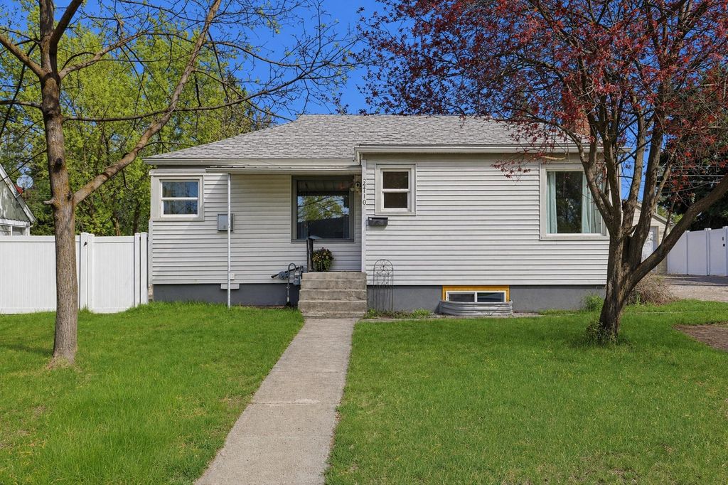 Photo of 2716 W Garland Ave, Spokane, WA 99205 (MLS # 202615989)