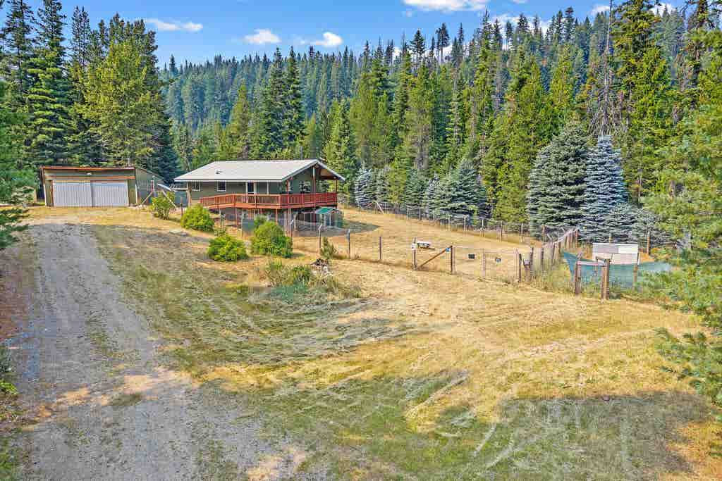 Photo of 461 Beaver Creek Ln, Metaline, WA 99152 (MLS # 202622127)