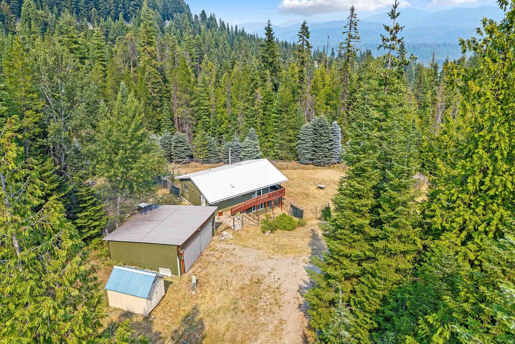 Photo of 461 Beaver Creek Ln, Metaline, WA 99152 (MLS # 202622127)