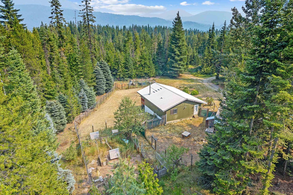 Photo of 461 Beaver Creek Ln, Metaline, WA 99152 (MLS # 202622127)