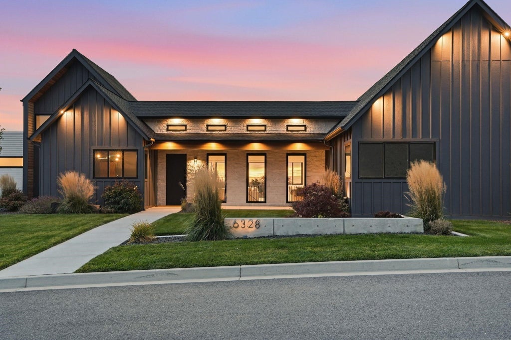 Photo of 6328 S Custer St, Spokane, WA 99223 (MLS # 202625508)