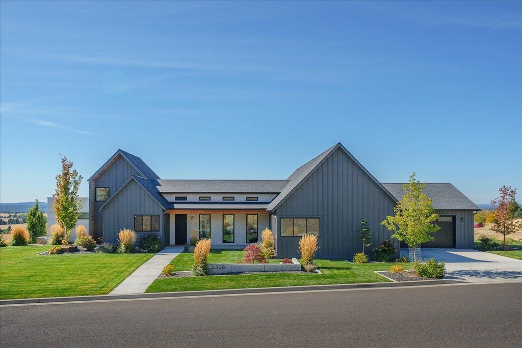 Photo of 6328 S Custer St, Spokane, WA 99223 (MLS # 202625508)