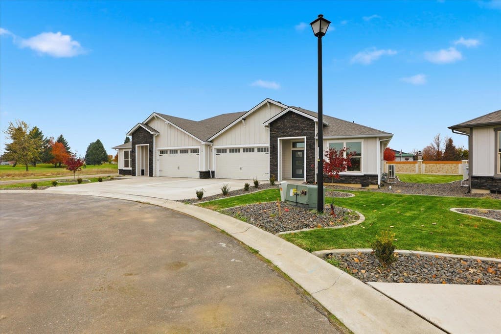 Photo of 1109 - 20 N Country Club Dr, Deer Park, WA 99006 (MLS # 202617676)