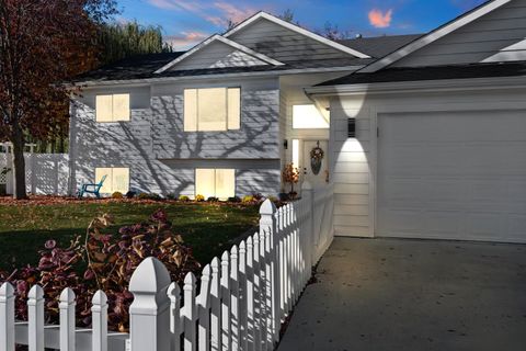 Photo of 9005 N Dorset Rd, Spokane, WA 99208 (MLS # 202526080)