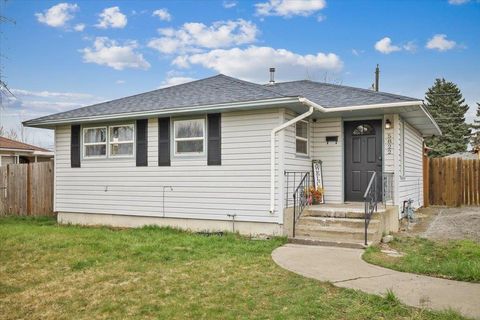 Photo of 5822 N Elgin St, Spokane, WA 99205 (MLS # 202614778)