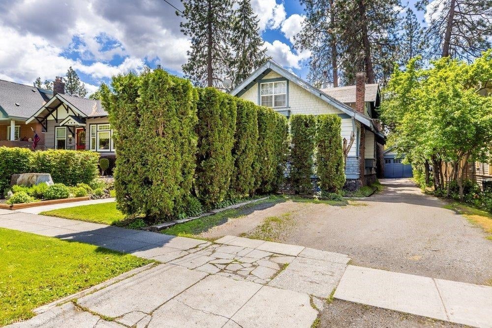 Photo of 511 W 14th Ave, Spokane, WA 99204 (MLS # 202625790)