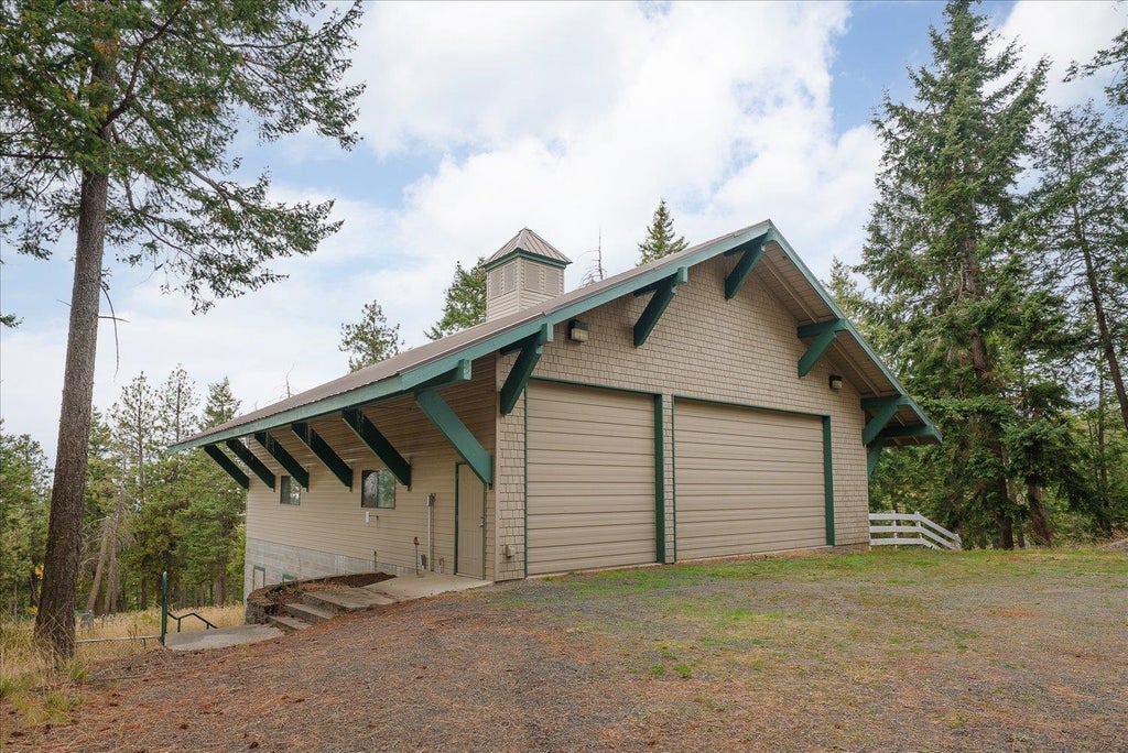 Photo of 7611 S Mountain Springs Ln, Spokane, WA 99223 (MLS # 202626078)