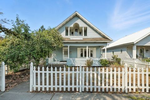 Photo of 2420 W Maxwell Ave, Spokane, WA 99201 (MLS # 202527005)