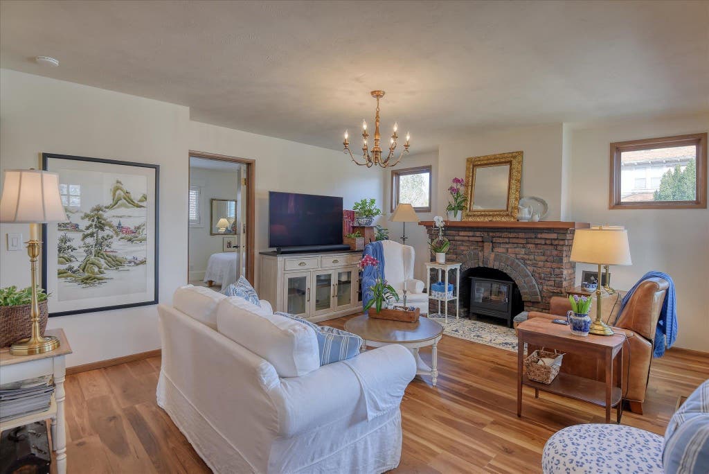 Photo of 2304 W Mission Ave, Spokane, WA 99201 (MLS # 202622070)