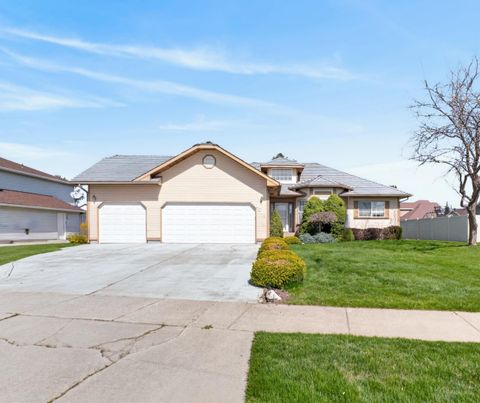 Photo of 1613 E 6th St, Deer Park, WA 99006 (MLS # 202615274)