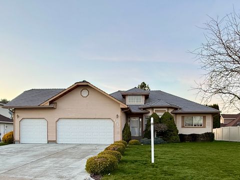 Photo of 1613 E 6th St, Deer Park, WA 99006 (MLS # 202615274)
