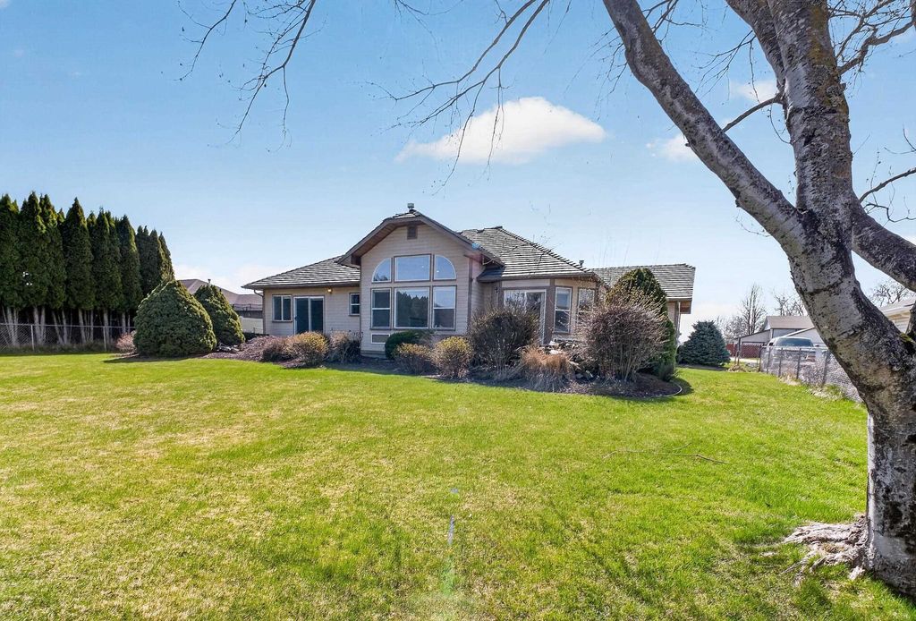 Photo of 1613 E 6th St, Deer Park, WA 99006 (MLS # 202615274)