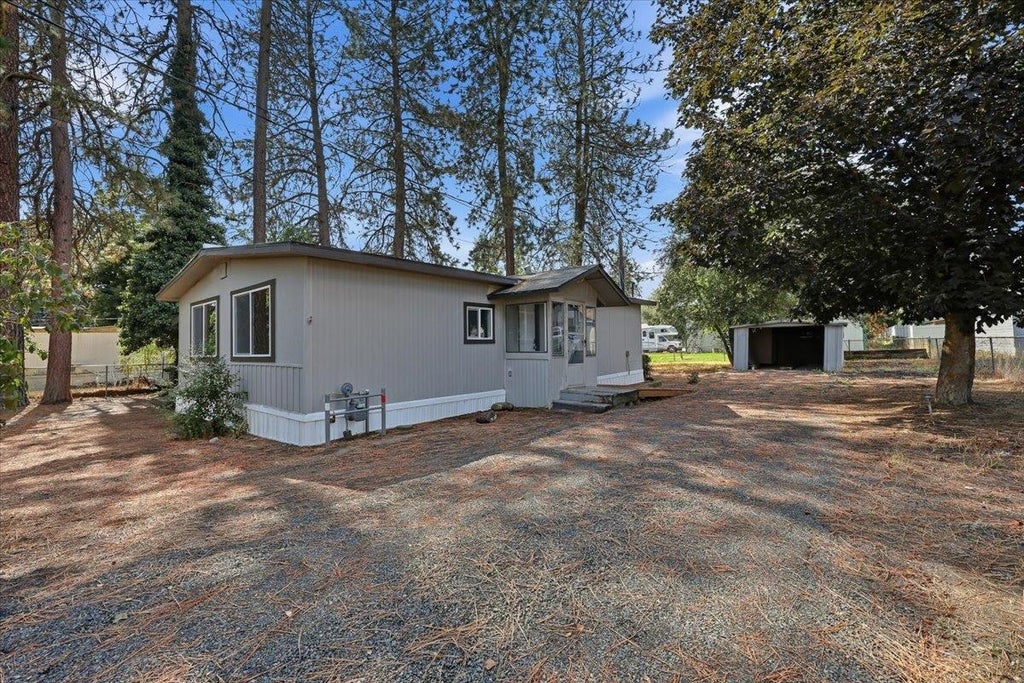 Photo of 11717 N Freya St, Mead, WA 99021 (MLS # 202624081)