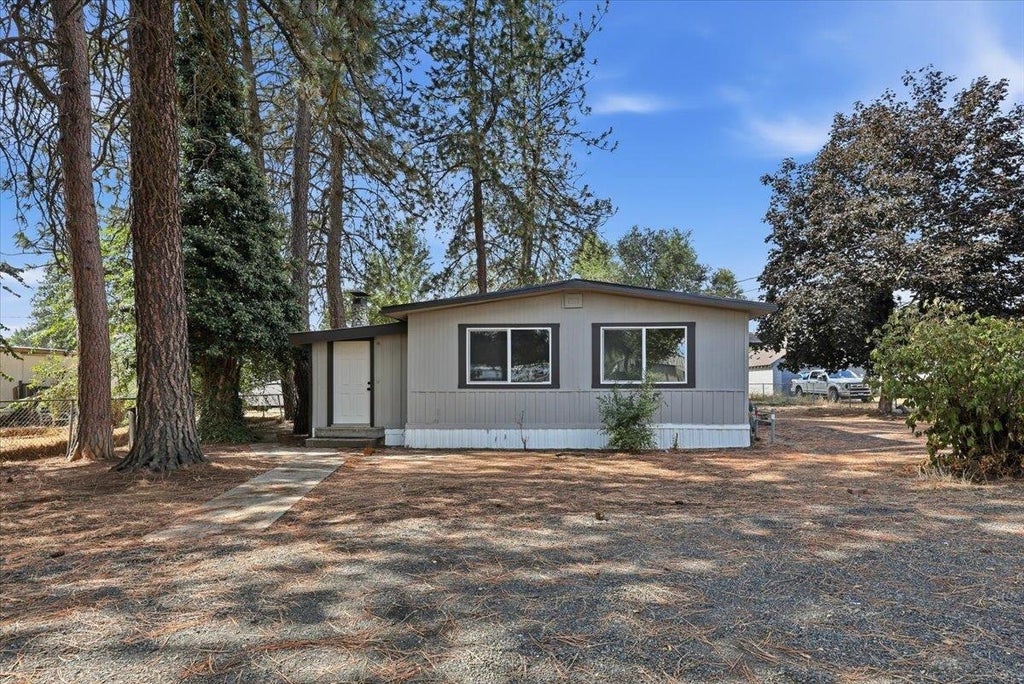 Photo of 11717 N Freya St, Mead, WA 99021 (MLS # 202624081)