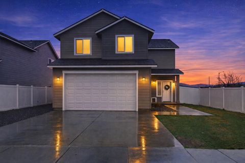 Photo of 3017 E Sanson Ave, Spokane, WA 99217 (MLS # 202613437)