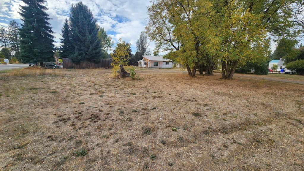 Photo of 107 N Fir St, Deer Park, WA 99006 (MLS # 202525401)