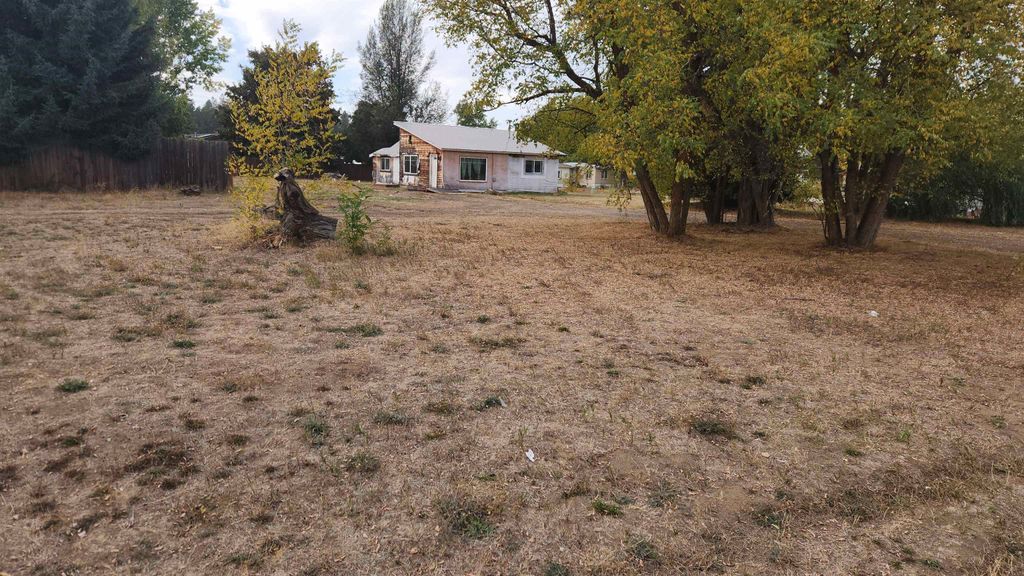 Photo of 107 N Fir St, Deer Park, WA 99006 (MLS # 202525401)