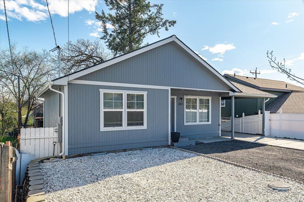 Photo of 525 W Cora Ave, Spokane, WA 99205 (MLS # 202616163)