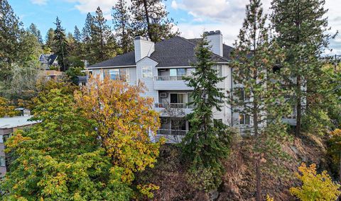 Photo of 912 W Lincoln Pl, Spokane, WA 99204 (MLS # 202525853)