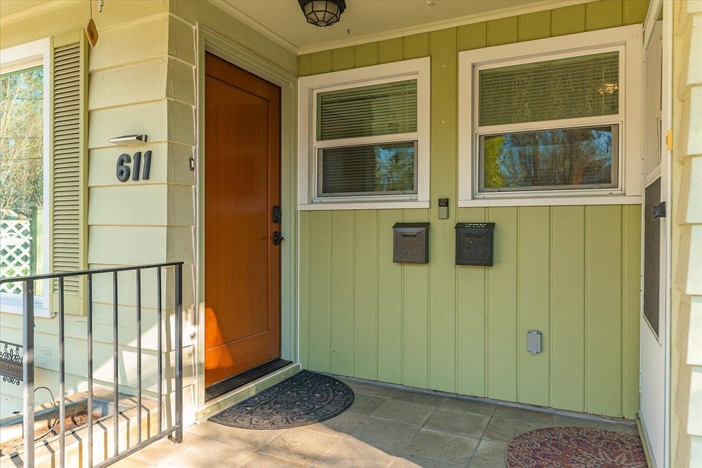 Photo of 611 E 23rd Ave, Spokane, WA 99203 (MLS # 202615907)