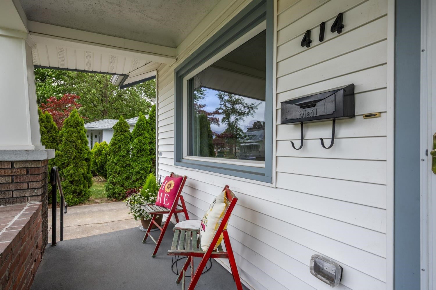 414 E Glass Ave - Photo 2