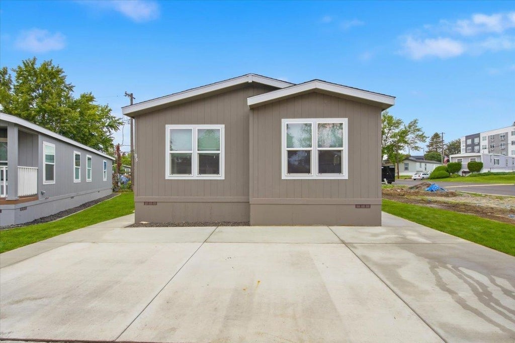 Photo of 11920 E Mansfield Ave, Spokane Valley, WA 99206 (MLS # 202624371)