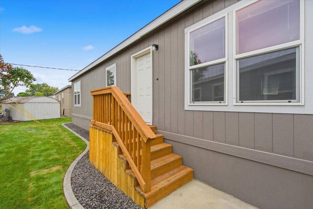 Photo of 11920 E Mansfield Ave, Spokane Valley, WA 99206 (MLS # 202624371)